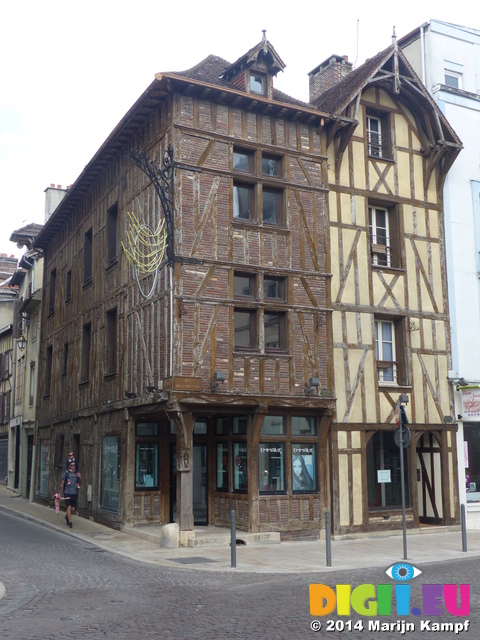 FZ007117 Houses in Troyes